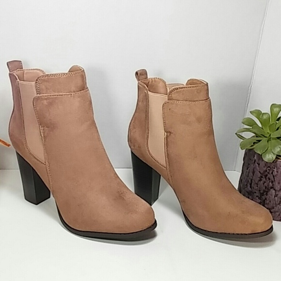 🆕 Taupe Chelsea Boot Faux Suede Chunky Heel 🆕 - Picture 3 of 8